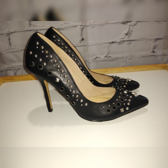 Aldo black leather studded classic pumps. - Picture 4 of 8